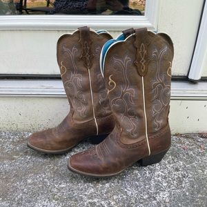 Size 8.5 Justin cowboy / cowgirl Boots (l2566)